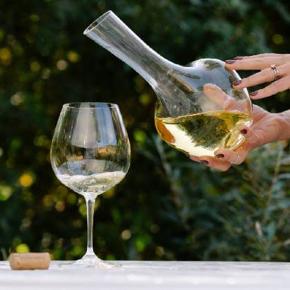 Should you decant white-wine